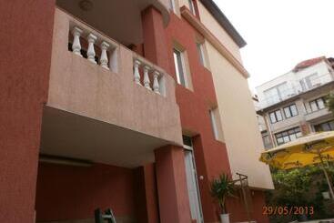 پانسیون Kupenova Guest House
