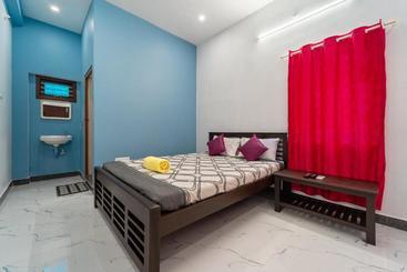 هتل Pavisha Farm House Swimming Pool