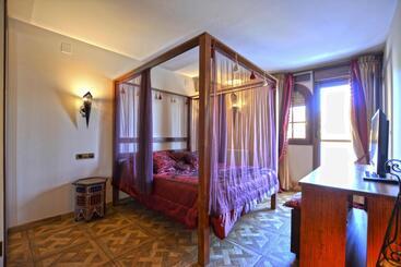 Hostal Mont Royal