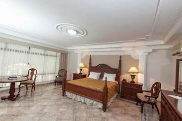 هتل Canciller