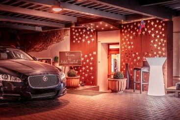 هتل Capital With Private Wellness