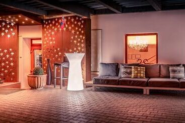هتل Capital With Private Wellness