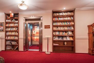 هتل Capital With Private Wellness