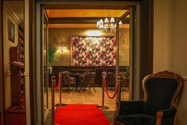 هتل Capital With Private Wellness