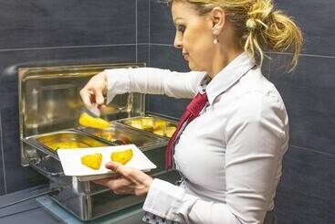 هتل Capital With Private Wellness