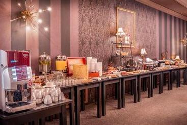 هتل Capital With Private Wellness