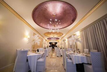 هتل Capital With Private Wellness