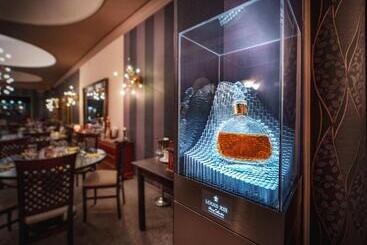 هتل Capital With Private Wellness