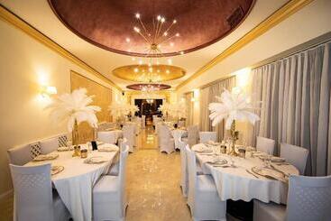 هتل Capital With Private Wellness