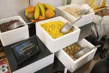 هتل Capital With Private Wellness
