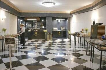 هتل Capital With Private Wellness