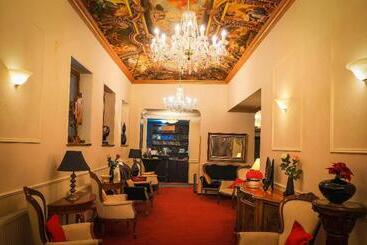 هتل Capital With Private Wellness