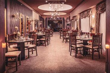 هتل Capital With Private Wellness