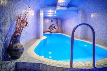 هتل Capital With Private Wellness