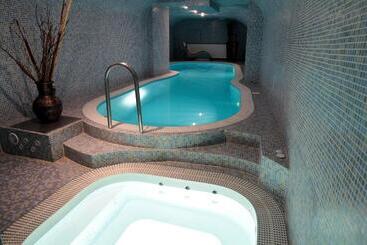 هتل Capital With Private Wellness