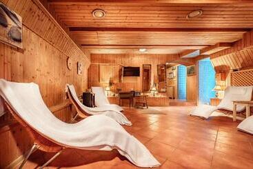 هتل Capital With Private Wellness