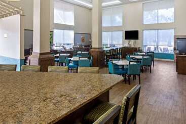 هتل Comfort Inn & Suites Sarasota I75