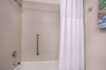 هتل Comfort Inn & Suites Sarasota I75
