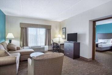 هتل Comfort Inn & Suites Sarasota I75
