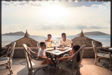 هتل El Cid Castilla Beach