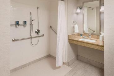 هتل Four Points By Sheraton Boston Logan Airport Revere