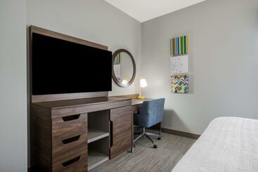 هتل Hampton Inn Linden