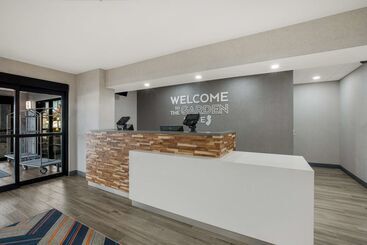 هتل Hampton Inn Linden