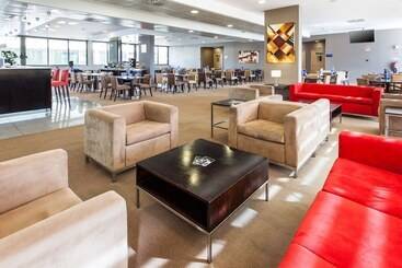 هتل Holiday Inn Express Lisbon Oeiras, An Ihg