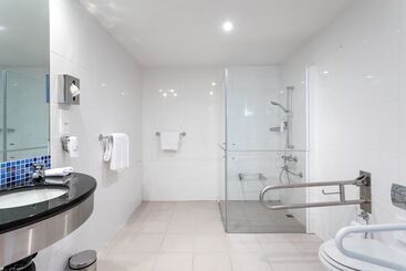 هتل Holiday Inn Express Lisbon Oeiras, An Ihg