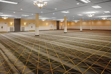 Holiday Inn Hotel & Suites Boston   Peabody By Ihg