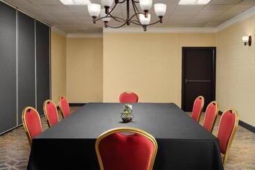 Holiday Inn Hotel & Suites Boston   Peabody By Ihg