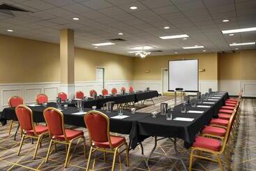 Holiday Inn Hotel & Suites Boston   Peabody By Ihg