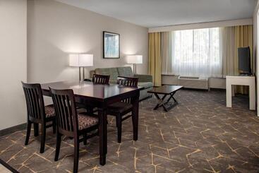 Holiday Inn Hotel & Suites Boston   Peabody By Ihg