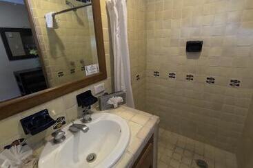 استراحتگاه La Concha Beach Hotel & Club