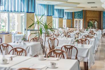 Le Royal Hotels & Resorts   Hammamet