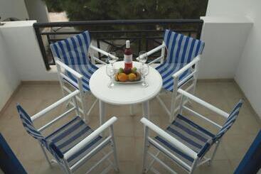 هتل Levante Beach