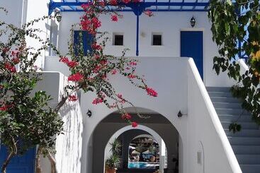 هتل Levante Beach