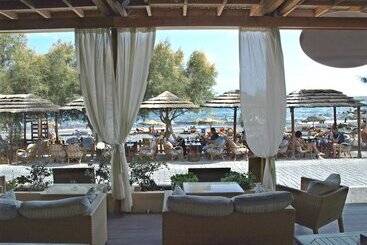 هتل Levante Beach