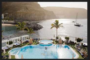هتل LIVVO Puerto de Mogan