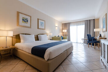 Maritim Antonine Hotel & Spa