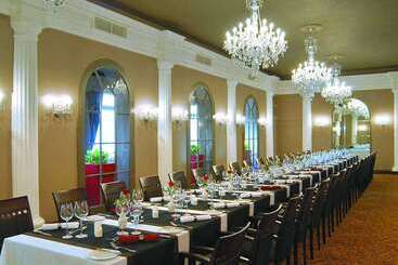 Maritim Antonine Hotel & Spa