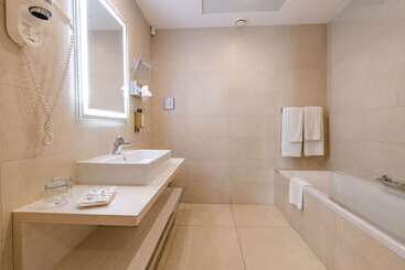 Maritim Antonine Hotel & Spa