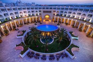 هتل Medina Solaria And Thalasso