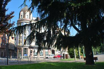 هتل Mieres Del Camino