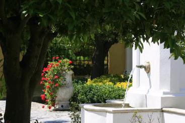 هتل Finca Monasterio