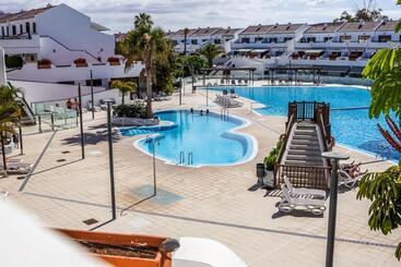 هتل Parque Don Jose Apartment