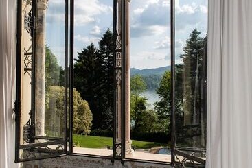 هتل Relais & Chateaux Villa Crespi