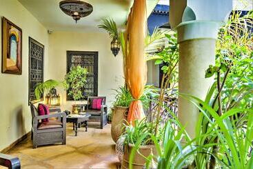 هتل Riad Dar El Souk