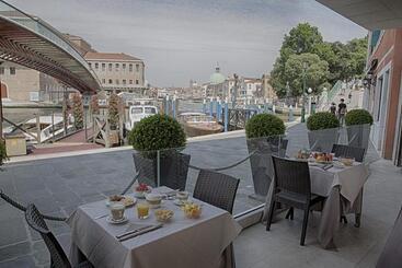 هتل Santa Chiara