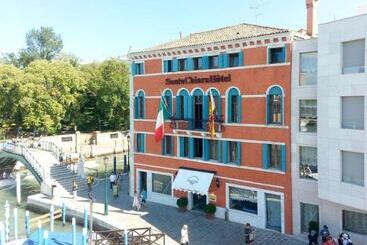 هتل Santa Chiara
